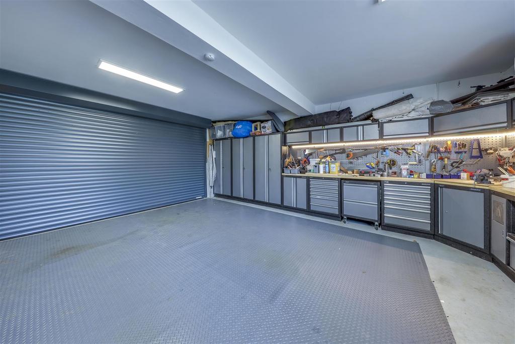 Garage / Workshop
