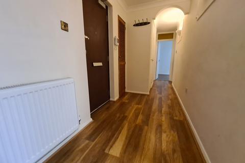 2 bedroom flat to rent, Tash Place, London N11 1PA