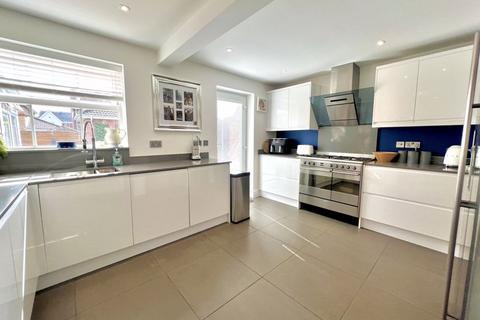 16 Arnald Way, Houghton Regis, Dunstable, LU5 5UN