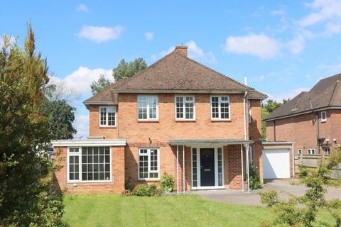 5 bedroom detached house to rent, 5 Bed Detached Executive Home - School Close, High Wycombe