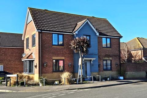 3 bedroom detached house for sale, Megson Drive, Lee-On-The-Solent, PO13