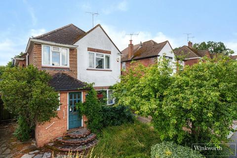 41 Cedar Close, Bagshot, GU19 5AB