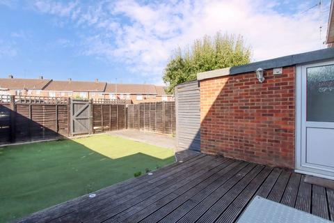 3 bedroom terraced house for sale, Court Close, Aylesbury