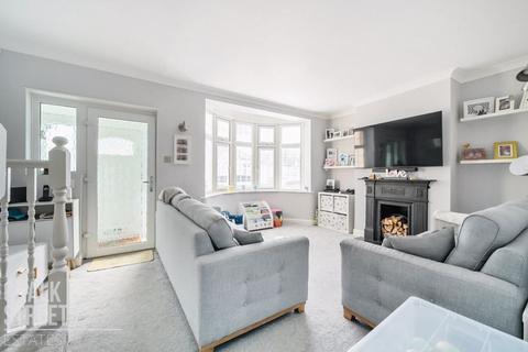 30 Brooklands Gardens, Hornchurch, RM11 2AE