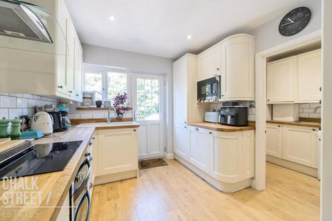 30 Brooklands Gardens, Hornchurch, RM11 2AE