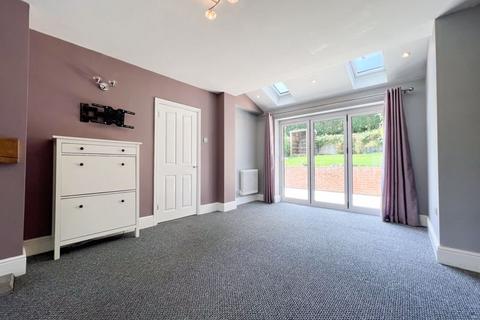 4 Mollatts Close, Leek, ST13 7AJ