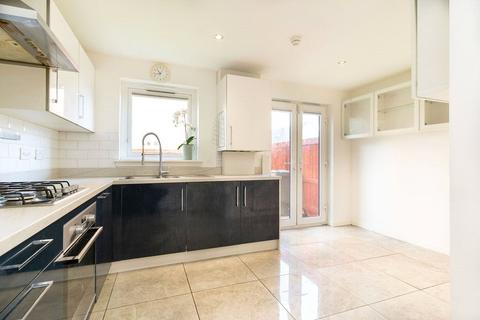 3 bedroom semi-detached house to rent, Gretna Mews, Edinburgh, EH6