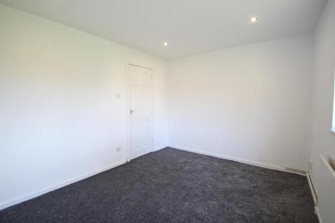 2 bedroom flat to rent, Holtdale Fold, Leeds, West Yorkshire, LS16