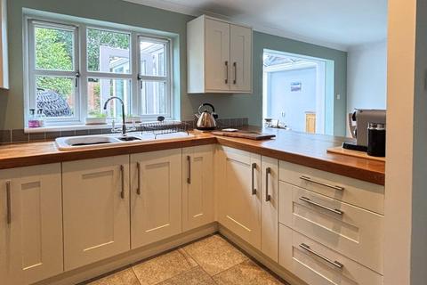 10 Bluebell Close, Abbeymead, Gloucester, GL4 4GP