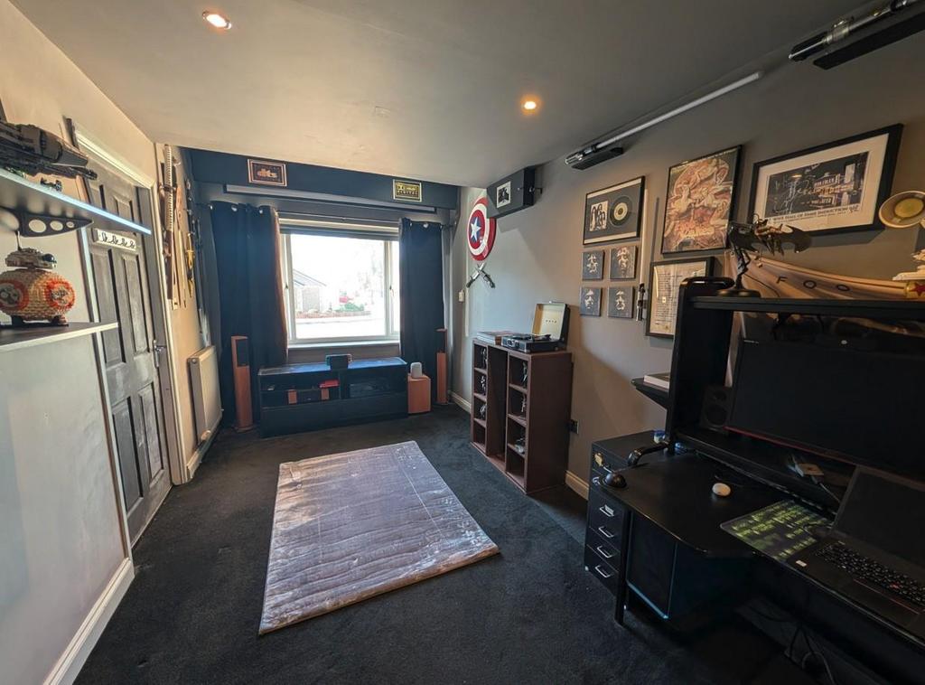 Sitting Room / Cinema Room
