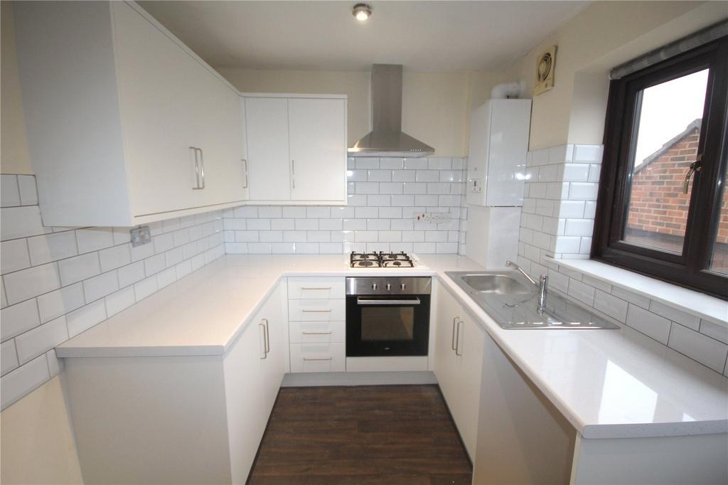 Clydesdale Drive, Bradford, BD6 2 bed townhouse to rent £700 pcm (£