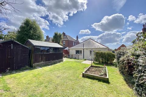 3 bedroom bungalow for sale, Langdon Road, Poole BH14