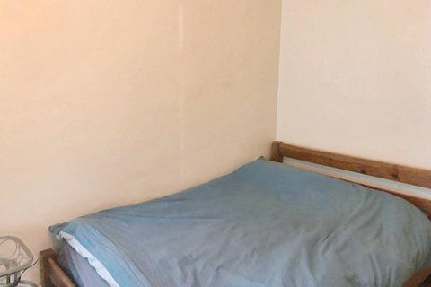 1 bedroom in a flat share to rent, Rossendale Street, London E5