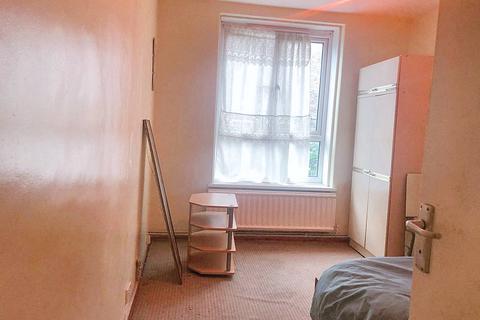 1 bedroom in a flat share to rent, Rossendale Street, London E5