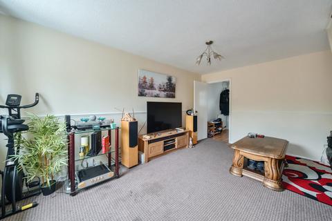 45 Cutsdean Close, Bishops Cleeve, Cheltenham, GL52 8UT