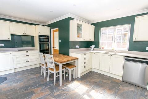 4 bedroom detached house for sale, High Road, Buckinghamshire LU7