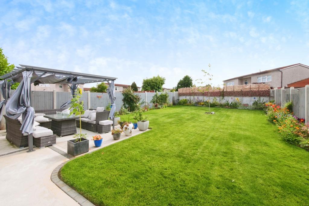 Danebury Drive, North Yorkshire YO26 3 bed semidetached house for sale £265,000