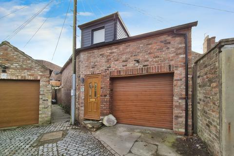 2 bedroom semi-detached house to rent, Poppleton Road, York YO24