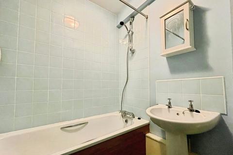 2 bedroom apartment to rent, Carlton Garth, West Yorkshire LS7