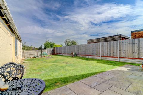 3 bedroom bungalow for sale, Ferniefields, Buckinghamshire HP12