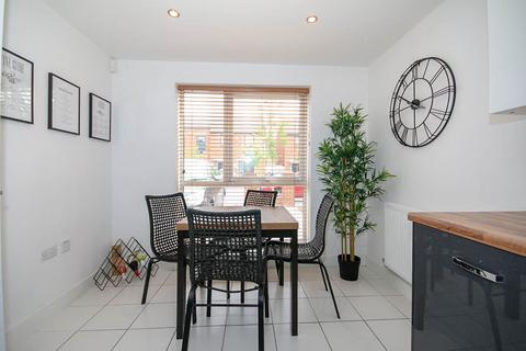 3 bedroom semi-detached house to rent, Garforth Avenue, Greater Manchester M4