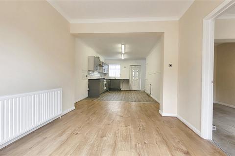 4 bedroom terraced house to rent, Bennetts Castle Lane, Dagenham RM8