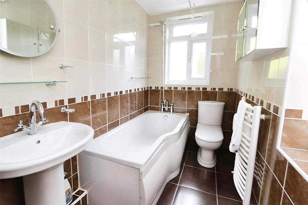 Douglas Road, Kingston upon Thames KT1 3 bed semidetached house for