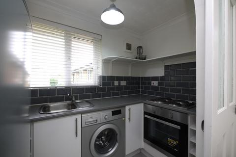 Studio to rent, Greenacre Gardens, London, E17