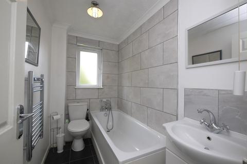 Studio to rent, Greenacre Gardens, London, E17