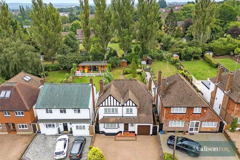 3 bedroom detached house for sale, Roundmead Avenue, Essex IG10