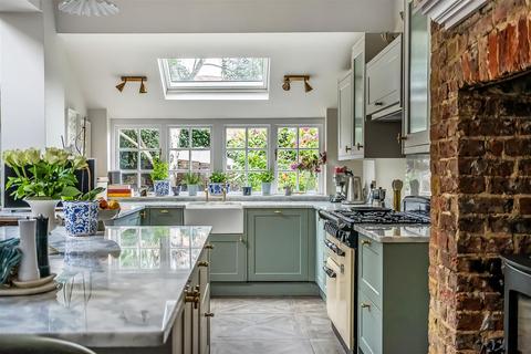 1 Linden Road, Leatherhead, KT22 7JF