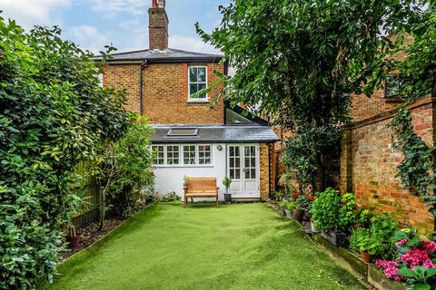 1 Linden Road, Leatherhead, KT22 7JF