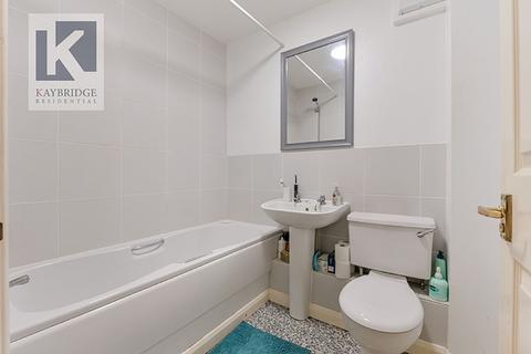 1 bedroom flat for sale, Cotswold Way, Worcester Park, KT4