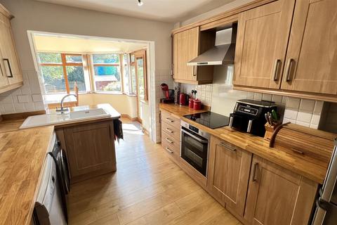 121 Bedale Drive, Skelmanthorpe, Huddersfield, HD8 9EU