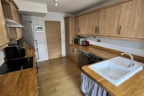 121 Bedale Drive, Skelmanthorpe, Huddersfield, HD8 9EU