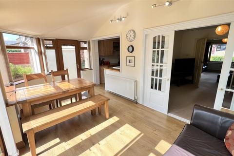 121 Bedale Drive, Skelmanthorpe, Huddersfield, HD8 9EU