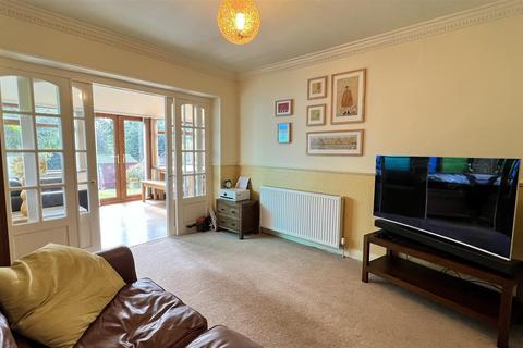 121 Bedale Drive, Skelmanthorpe, Huddersfield, HD8 9EU