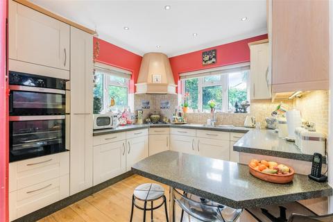 4 bedroom semi-detached house for sale, Mayhew Close, London E4