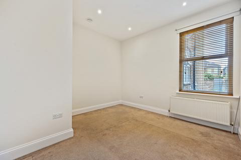 2 bedroom flat to rent, First Avenue, London W3