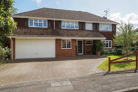 2 Exeter Gardens, Yateley, GU46 7RS