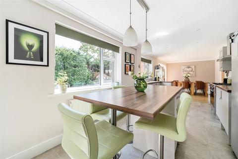 2 Exeter Gardens, Yateley, GU46 7RS