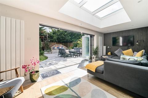 2 Exeter Gardens, Yateley, GU46 7RS