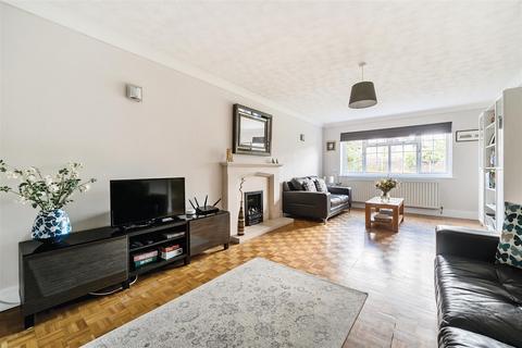 2 Exeter Gardens, Yateley, GU46 7RS