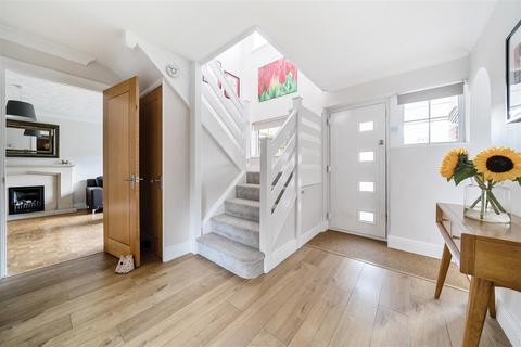 2 Exeter Gardens, Yateley, GU46 7RS