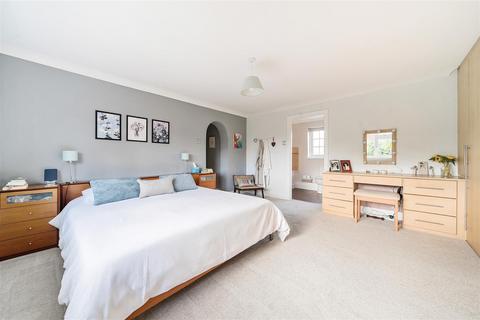2 Exeter Gardens, Yateley, GU46 7RS
