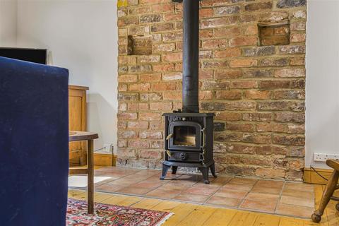 Coopers Cottage Back Street, Gawcott, Buckingham, MK18 4HN