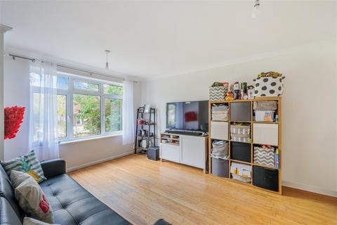 33 Cumberland Close, Epsom, KT19 9JP