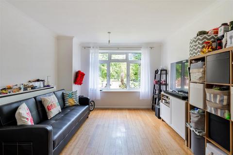 33 Cumberland Close, Epsom, KT19 9JP