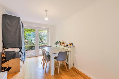 33 Cumberland Close, Epsom, KT19 9JP