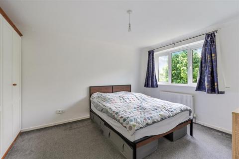33 Cumberland Close, Epsom, KT19 9JP